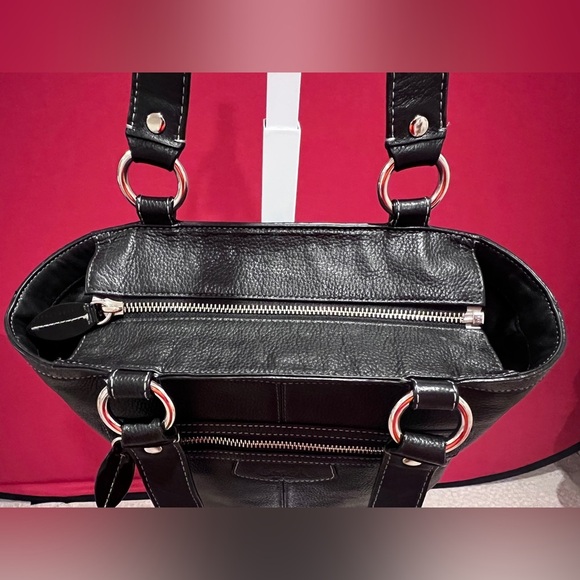 Coach Soft Black Leather Shoulder Bag - Picture 12 of 16